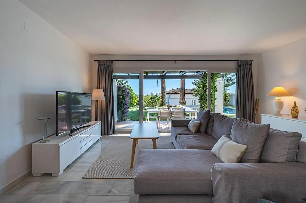 Villa Con Piscina Privada Y Jardin Marbella Španělsko