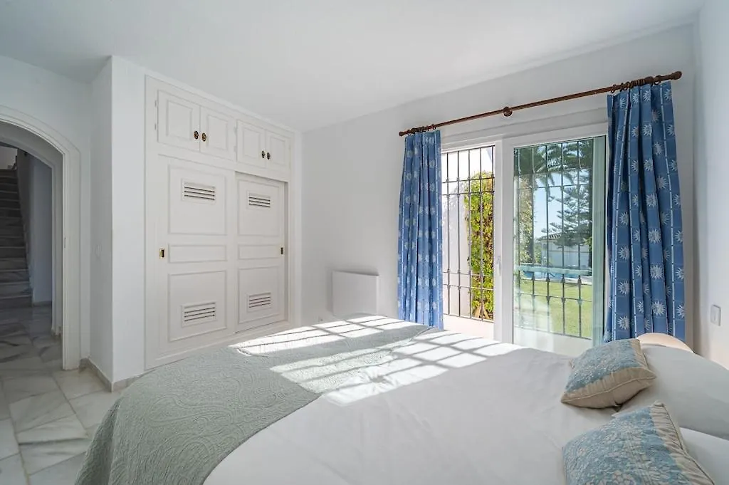 度假居 Villa Con Piscina Privada Y Jardin 马尔韦利亚 西班牙
