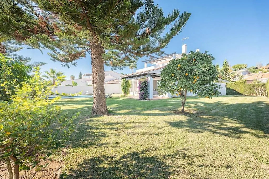 Villa Con Piscina Privada Y Jardin contacts